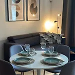 Spacious Elegance - A Gem Lejlighed Prag
