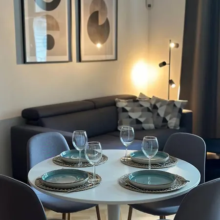 Spacious Elegance - A Gem 아파트
